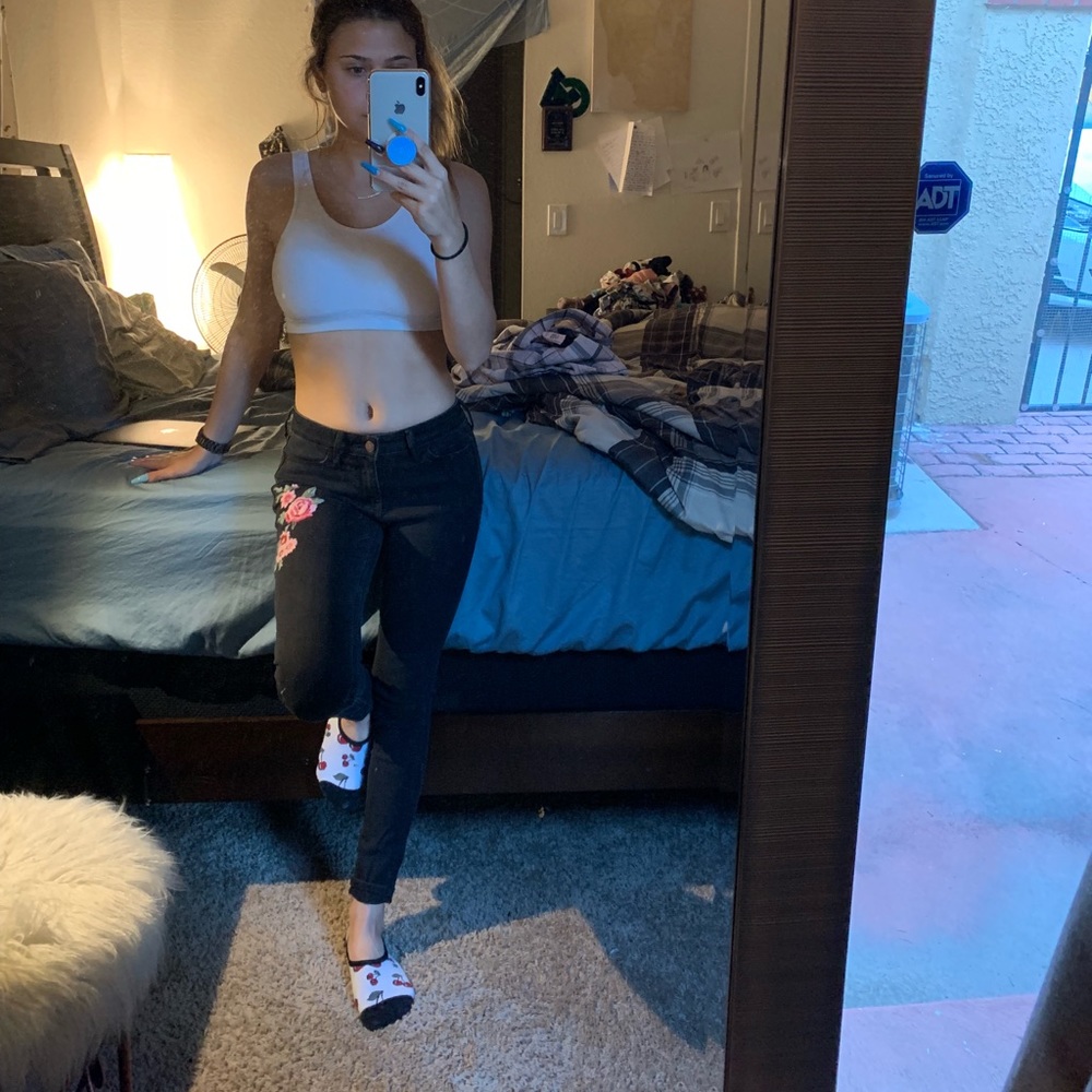 black skinny jeans w flower